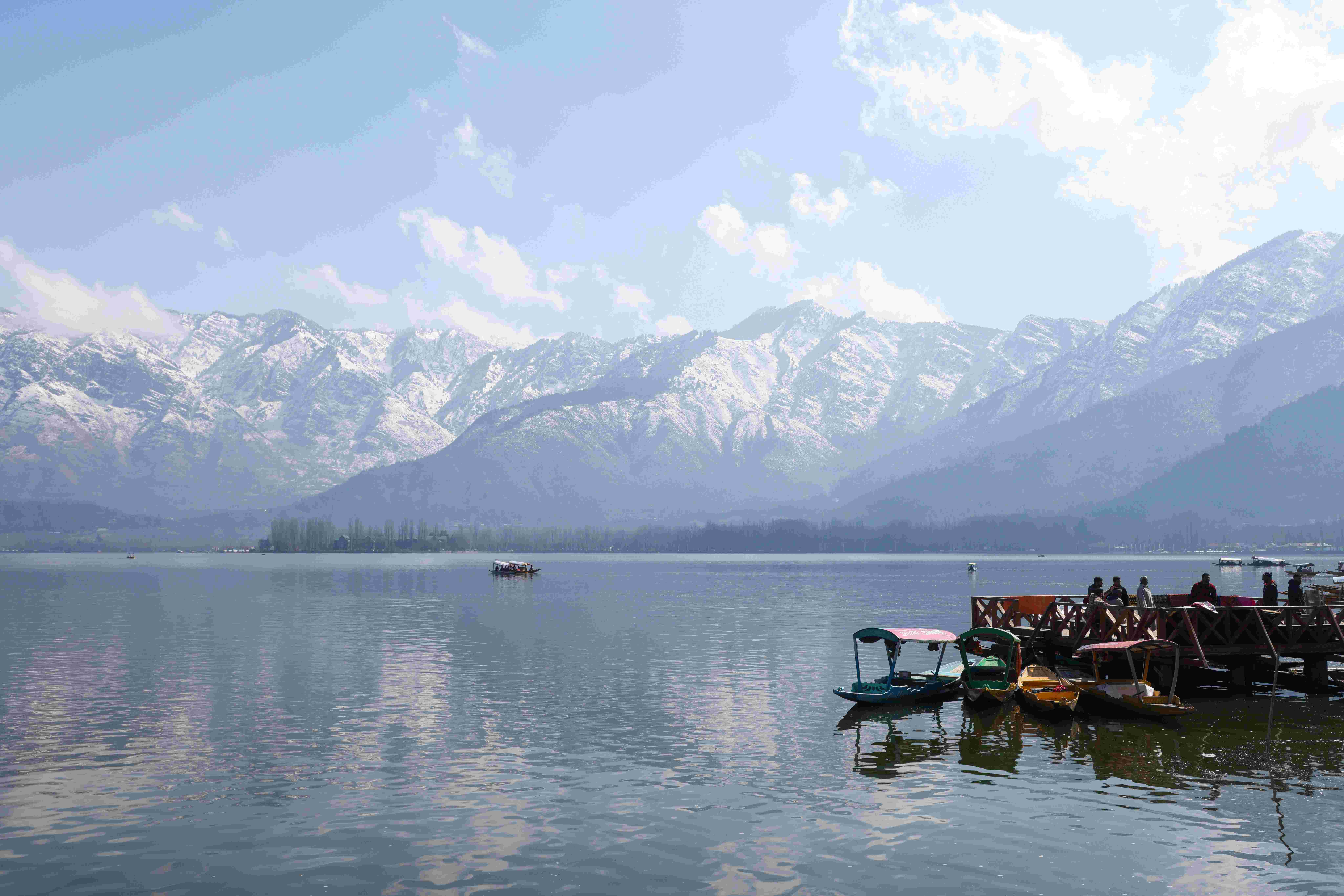 Kashmir Tour Packages Scenic Valleys, Lakes and Cultural Experiences