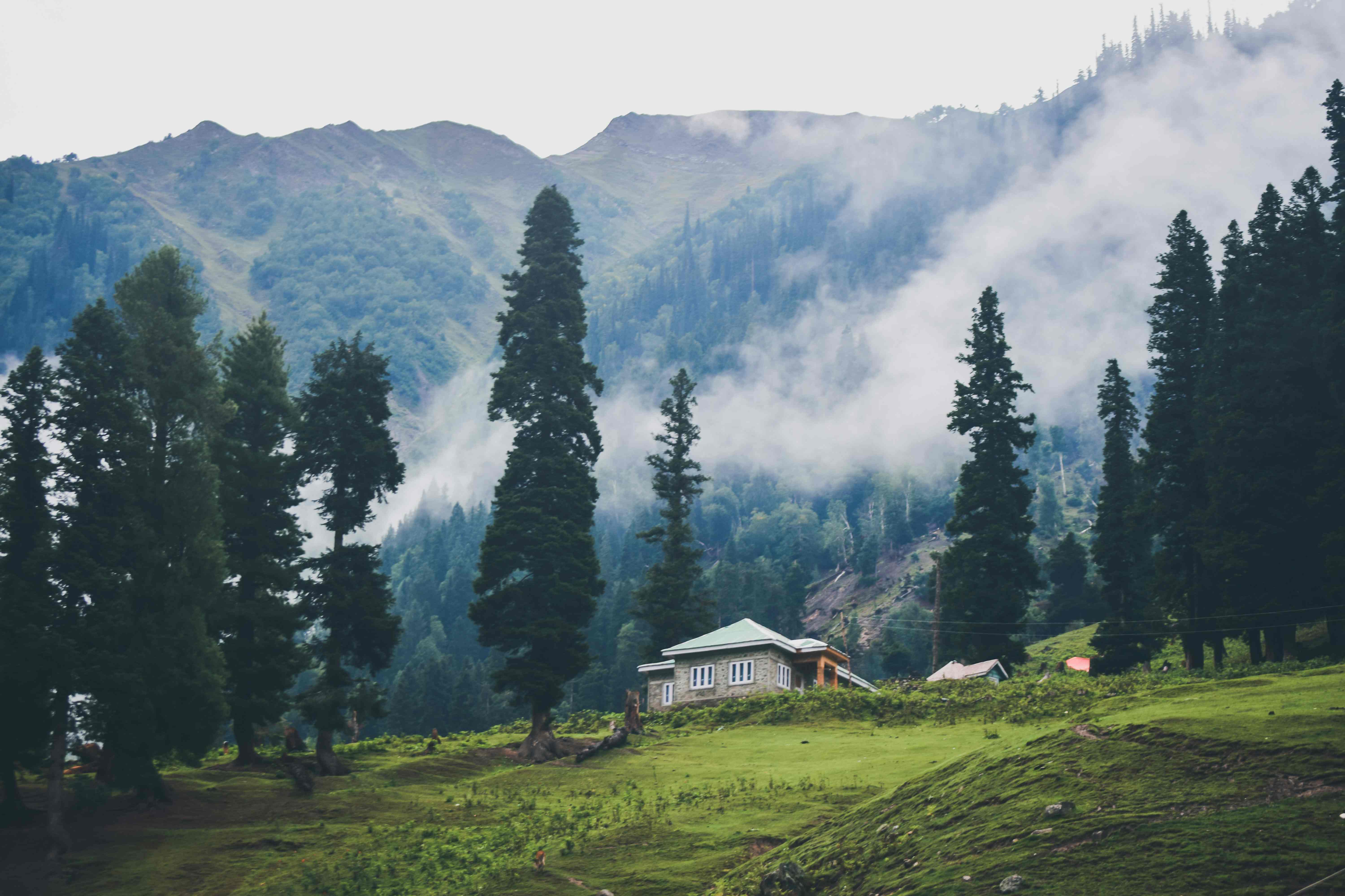 Kashmir Tour Packages – Explore Scenic Valleys & Lakes